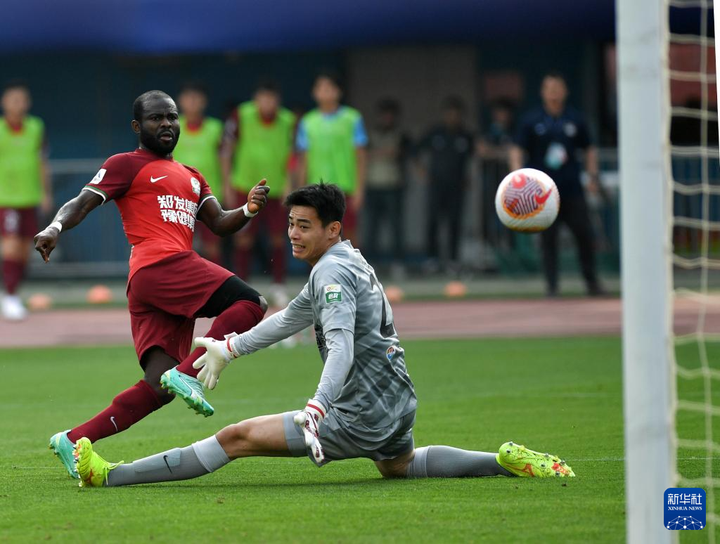 包含清晨体能课后，西汉姆复出首秀备战西甲，球迷炸锅，年轻球员得到机会的词条